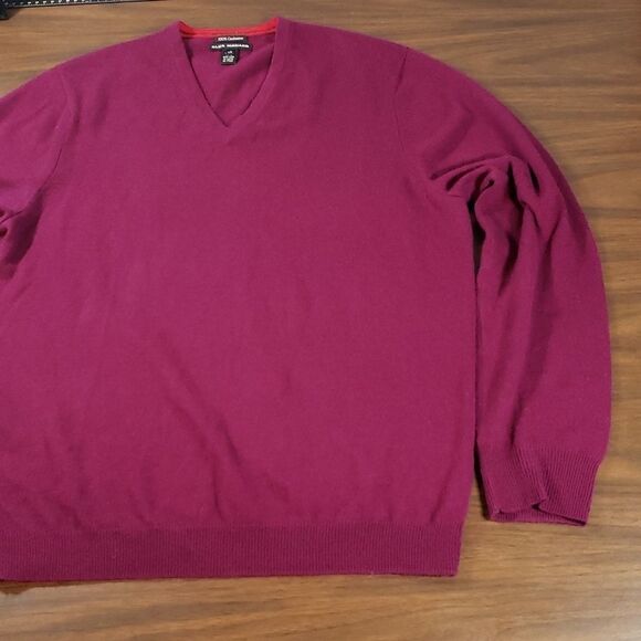 Club Monaco Mens 100% Cashmere Plum V-Neck Sweater Large So Soft! - Picture 3 of 11